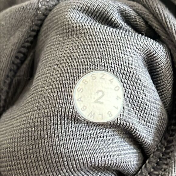 Lululemon Align Crop 21 inch Gray Size 2 Mid Rise - Picture 9 of 10